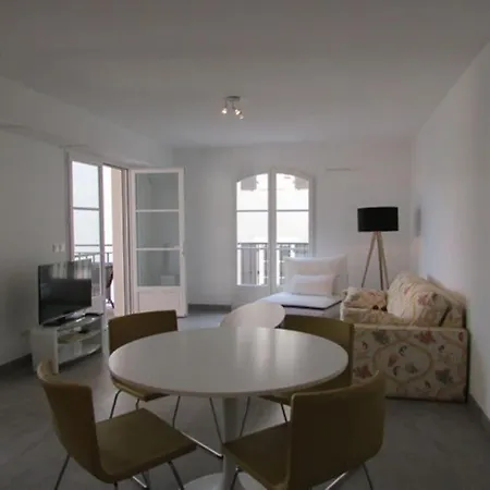 アパート New Development Place Des Lices *